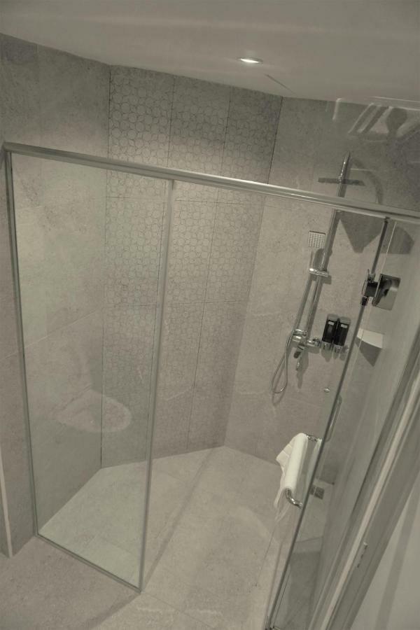 Hotel Frame